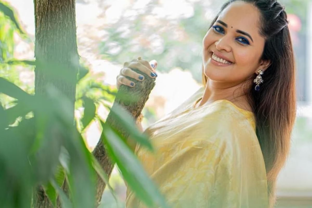 పోగల మధ్య అది తాగుతూ అనసూయ రచ్చ.. బాబోయ్ ఏం అందం అంటున్న ఫ్యాన్స్!