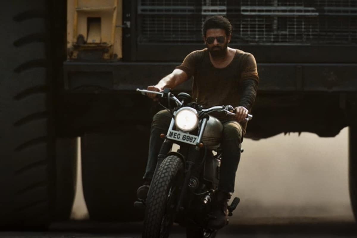 స్పిరిట్ మాత్రమే కాదు.. సలార్‌లో కూడా కరుడు గట్టిన విలన్‌గా ఆ సూపర్ స్టార్..!