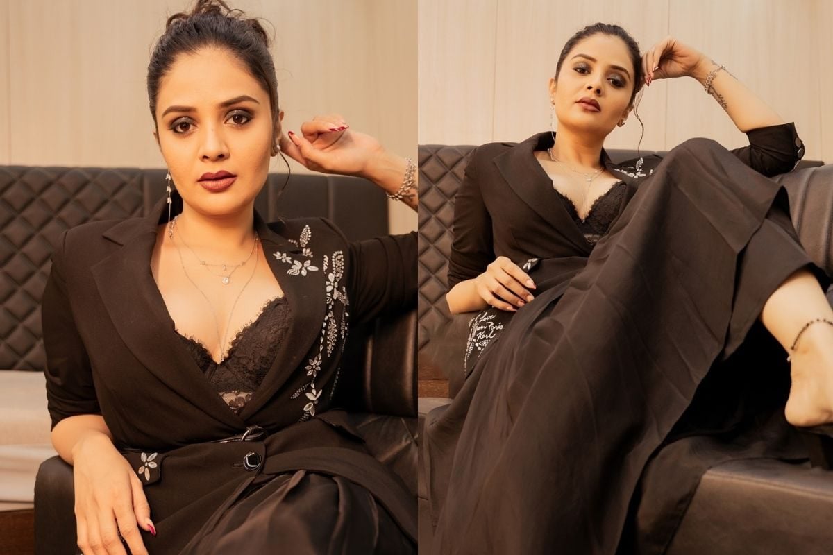 Sreemukhi: అయ్య బాబోయ్.. శ్రీముఖి కూడా గ్లామర్ గేట్లు ఎత్తేసిందిగా..!