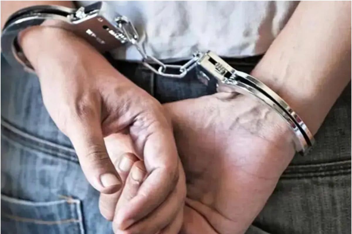 Tollywood: రూ.200 కోట్లు భారీ బడ్జెట్ సూపర్ హిట్ సినిమా విలన్... హైదరాబాద్‌లో అరెస్ట్..!