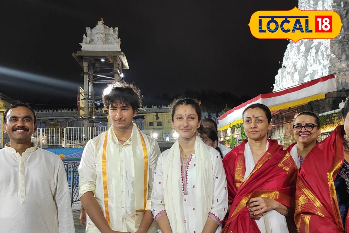 Tirumala: శ్రీవారి సేవలో సూపర్ స్టార్ మహేష్ బాబు ఫ్యామిలీ.. అడుగడుగునా సెల్ఫీలే