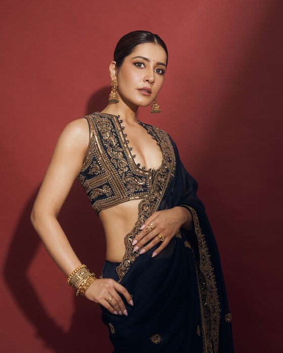  టాలీవుడ్ హీరోయిన్ రాశీ ఖన్నా లేటెస్ట్ హాట్ ఫోటోలు (Photo Credit: Raashi Khanna Instagram)