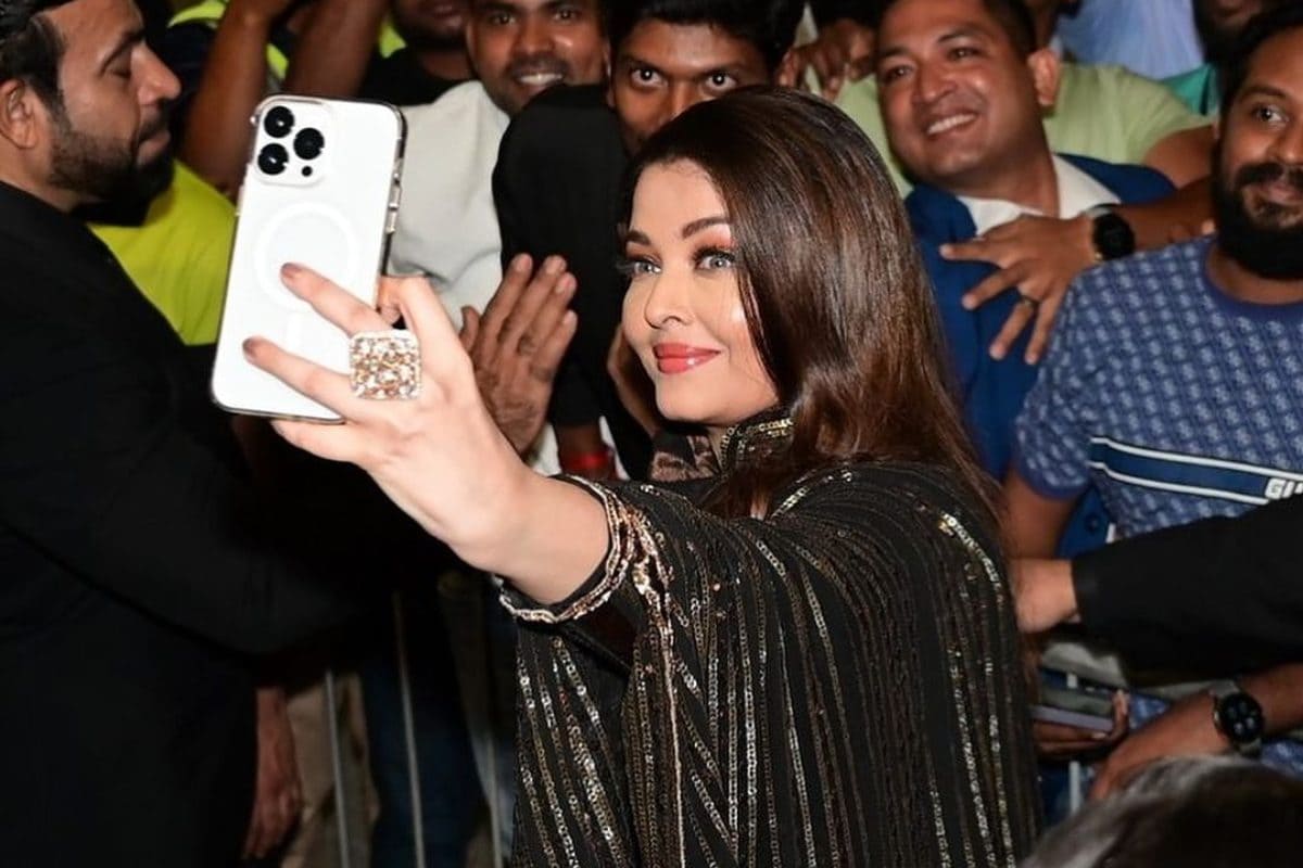 కత్తిలా తయారైన ఐశ్వర్య రాయ్ కూతురు .. లేటెస్ట్ ఫోటోలపై ఏం ఫిగర్ మామ అంటూ కామెంట్స్