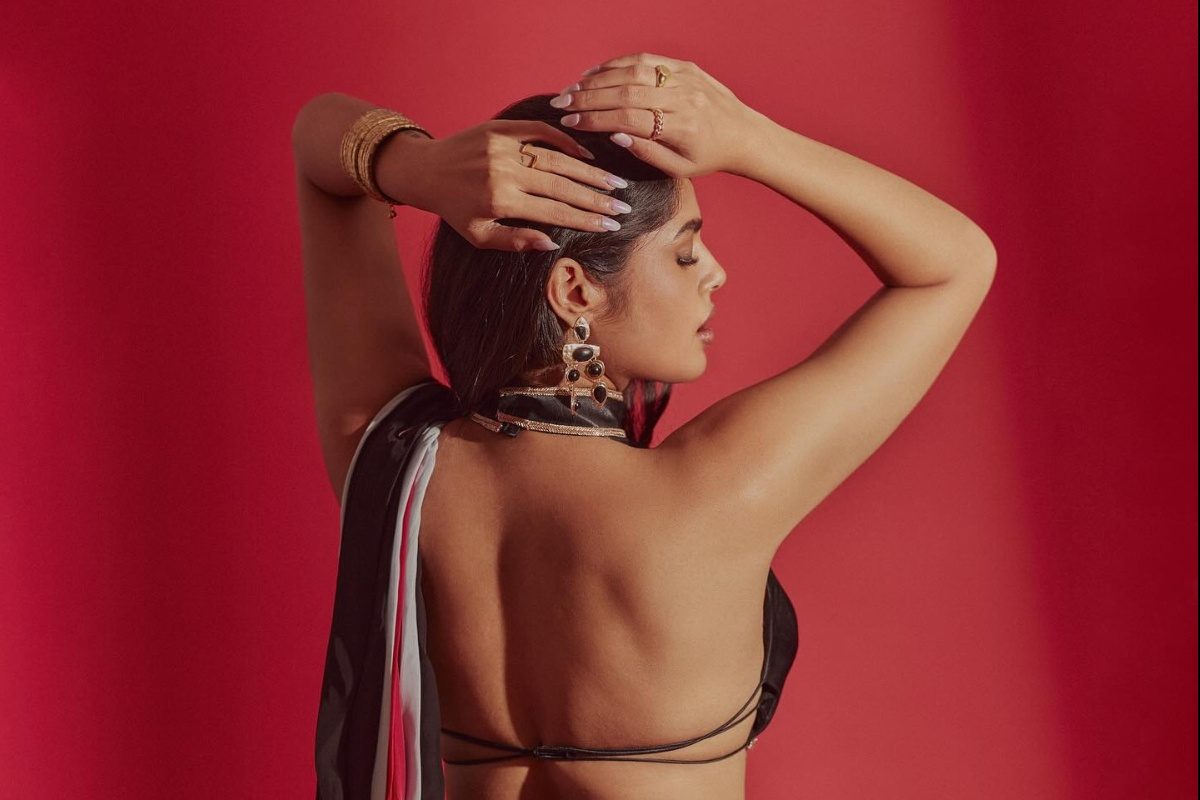 టాప్ లెస్‌గా హైదరాబాదీ అమ్మాయి.. కుర్రాళ్లకు క్రాక్.. సోషల్ మీడియా షేక్