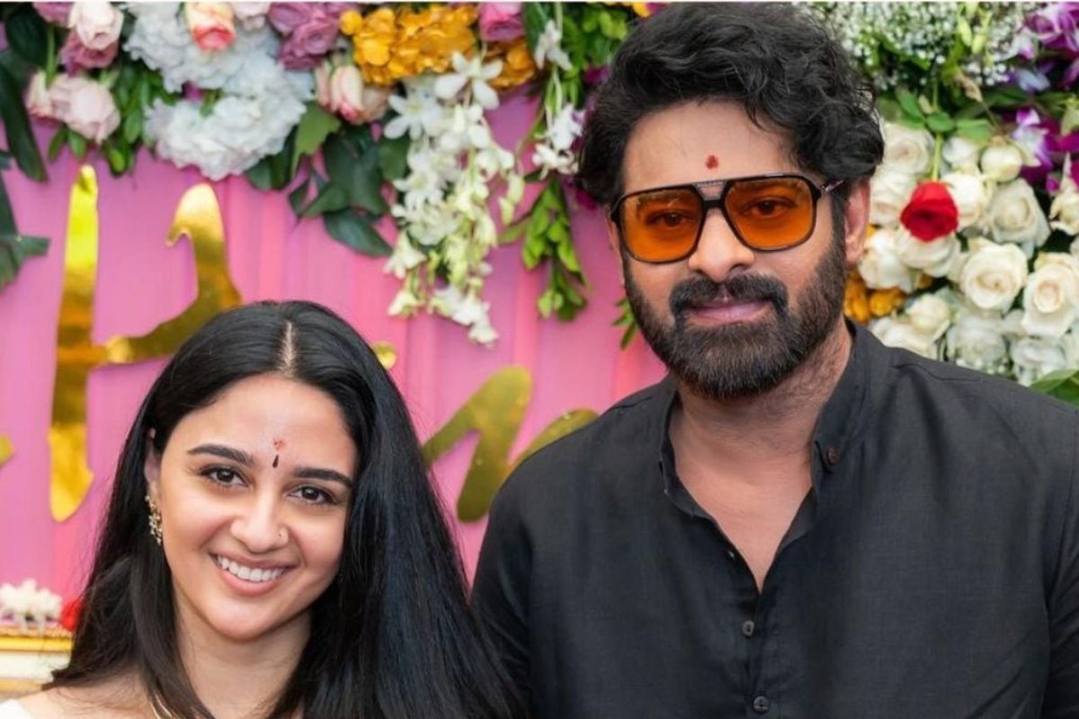 ప్రభాస్ కొత్త సినిమా నుంచి జైలు సెట్ లీక్... అసలు ఏం ప్లాన్ చేస్తున్నావ్ హను మామ..!