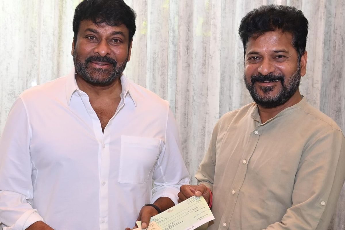 Tollywood: సీఎంను కలిసిన టాలీవుడ్ స్టార్‌లు.. లక్షల్లో చెక్కులు అందజేత..!