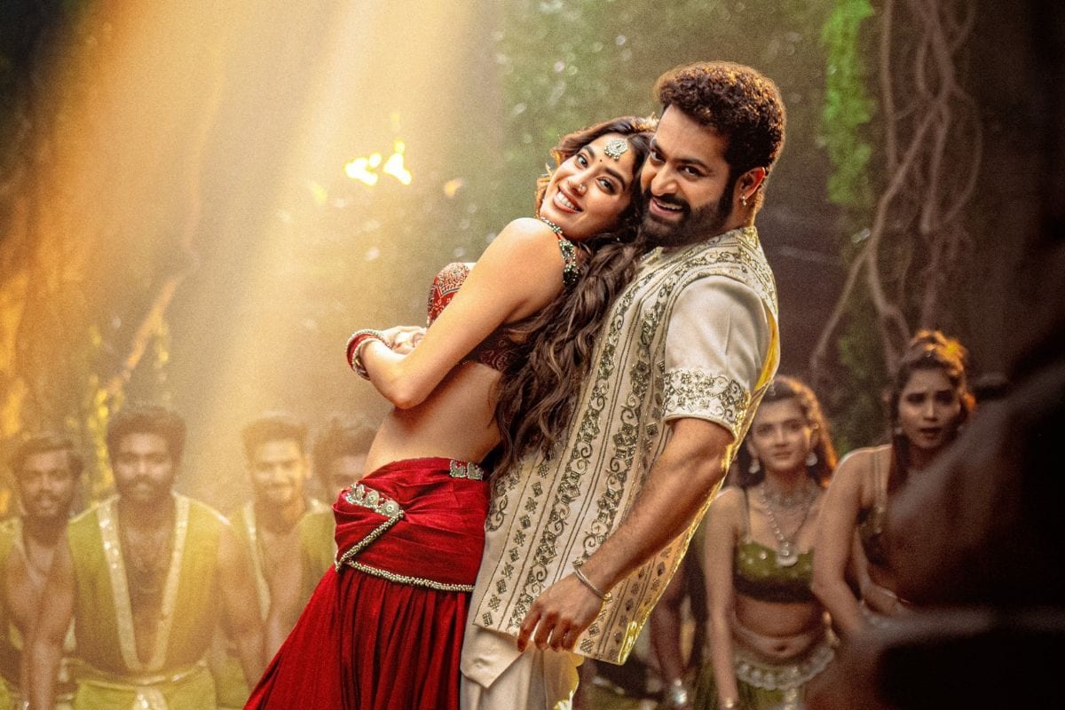 Devara Movie: దేవర నుంచి దావుదీ వీడియో సాంగ్ రిలీజ్... ఎన్టీఆర్ స్టెప్స్ కేక..!