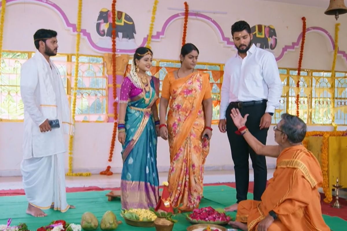 వంటలక్క మాస్టర్ ప్లాన్.. నేనో ఎర్రిపుష్పాన్ని అంటూ పారిపోయిన పెళ్ళికొడుకు!