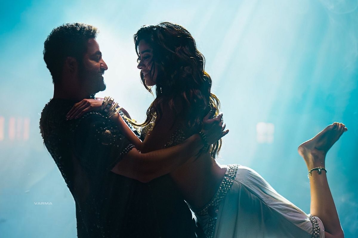 Devara : రికార్డులు కొల్లగొడుతోన్న దేవర.. షాకింగ్ అప్‌డేట్..!