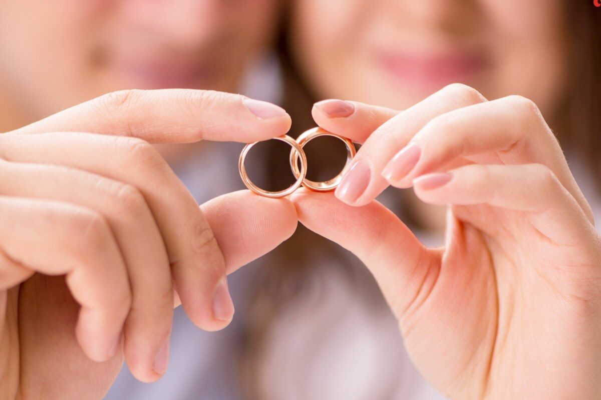 మతాంతర వివాహాలు చేసుకున్న సెలబ్రిటీలు.. వీరి లవ్ స్టోరీలు సూపర్ హిట్..!