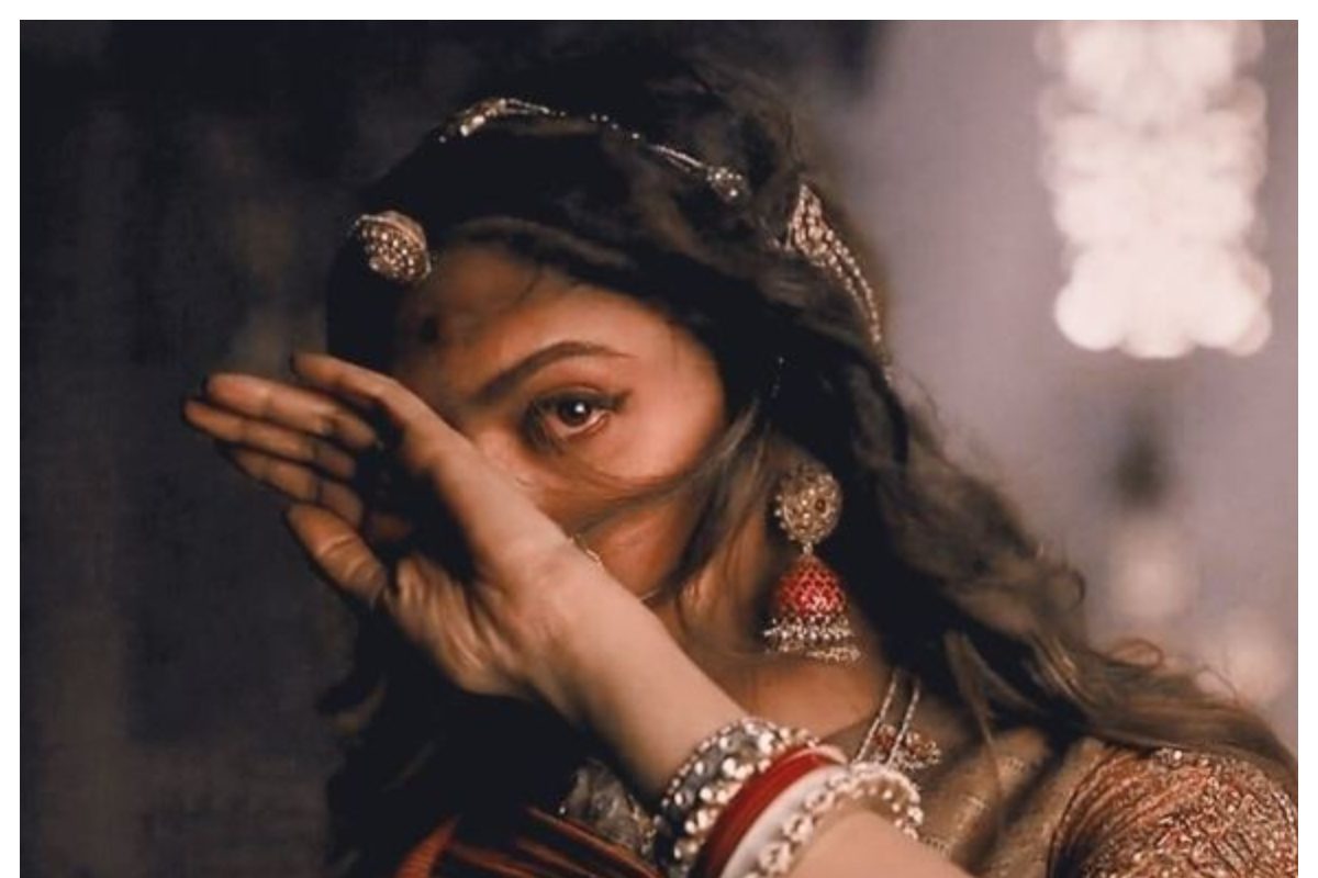 బ్యాక్‌గ్రౌండ్ డ్యాన్సర్‌ నుంచి సూపర్‌స్టార్‌గా మారింది.. నేడు కోట్లలో ఆస్తులు సంపాదించింద