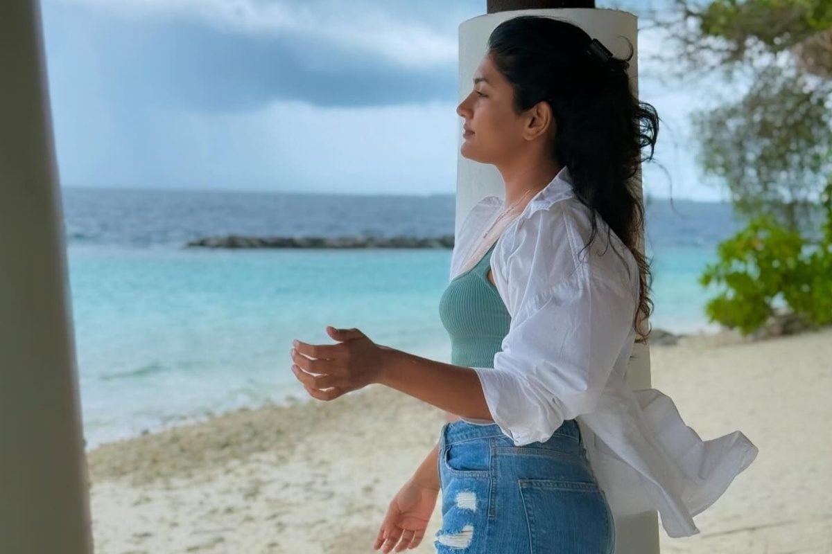 Beauty: కెమెరా ముందు ఈ యాంగిల్స్ ఏంట్రా బాబూ..! కుర్రాళ్లకు కిక్కు దిగదిక..