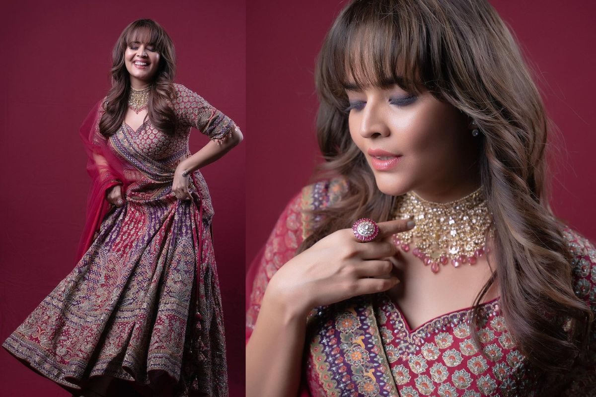 అరచేతిలో దీపం పెట్టిన అనసూయ.. యంకరమ్మ ఫోటోలు చూస్తే షాక్ అవ్వాల్సిందే!