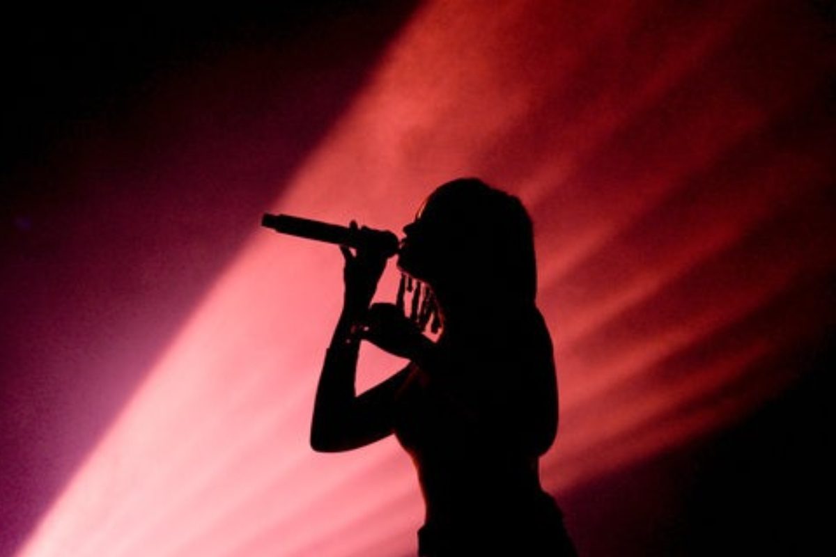 వేశ్య గృహంలో బాల్యం.. కట్ చేస్తే కోటీశ్వరురాలు.. ఇప్పుడు ఇండియాలోనే టాప్ సింగర్..!