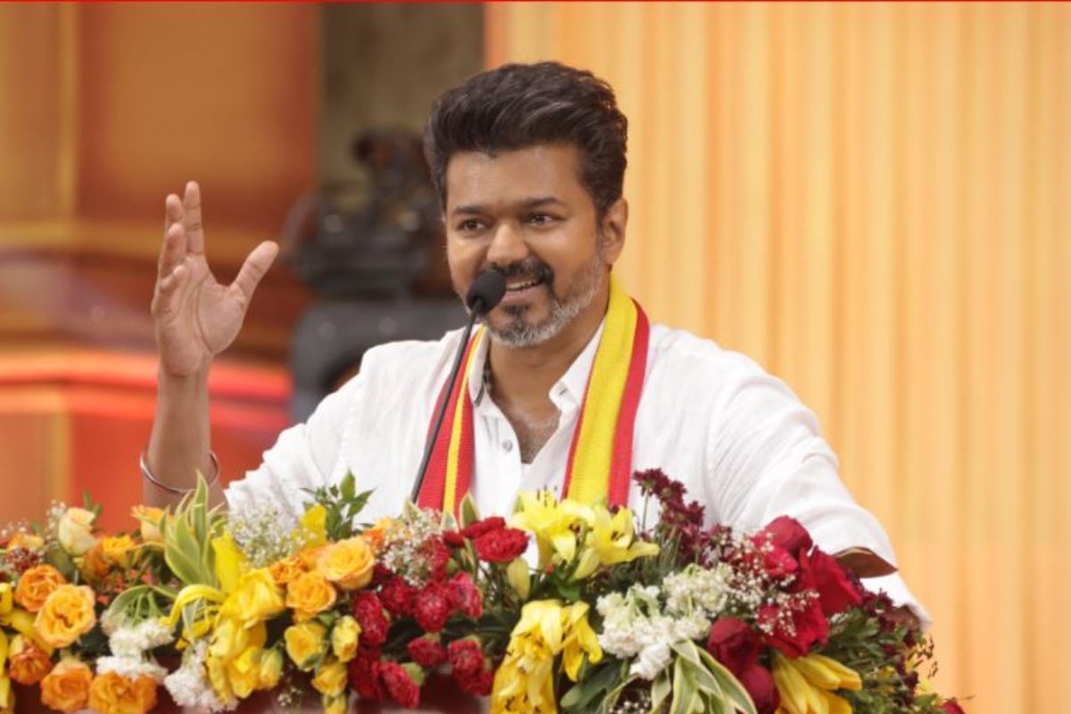 రాజకీయ తొలి ప్రసంగంతోనే ప్రభంజనం.. తమిళనాడు ప్రజల్ని కట్టిపడేసిన విజయ్ చెప్పిన చిన్న కథ