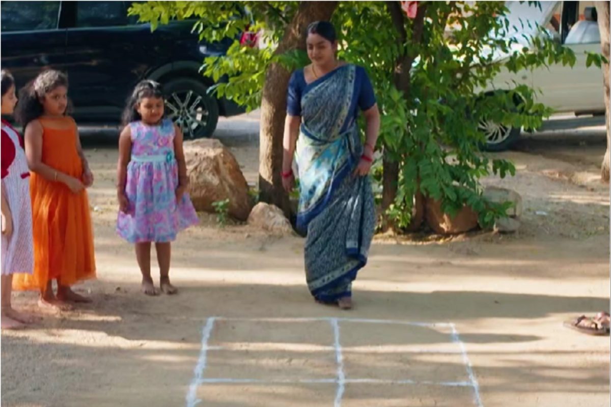 అబ్బో.. తొక్కుడుబిల్ల ఆడిన వంటలక్క.. మెయిన్ విలన్ ను కాస్త కామెడియన్ ను చేశారుగా!