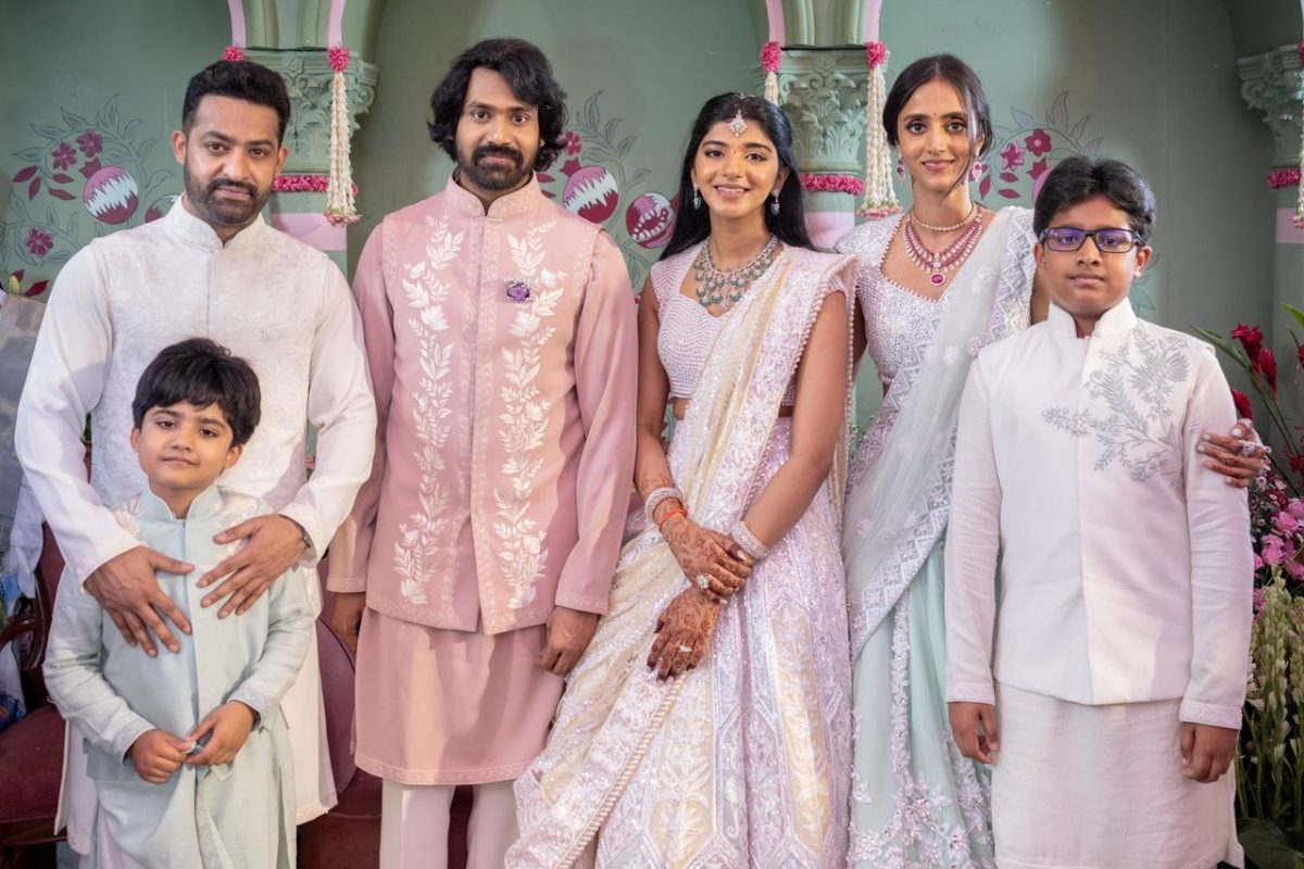 Photos: కొత్త జంట నితిన్, శివానీకి తారక్ ఫ్యామిలీ విషెస్