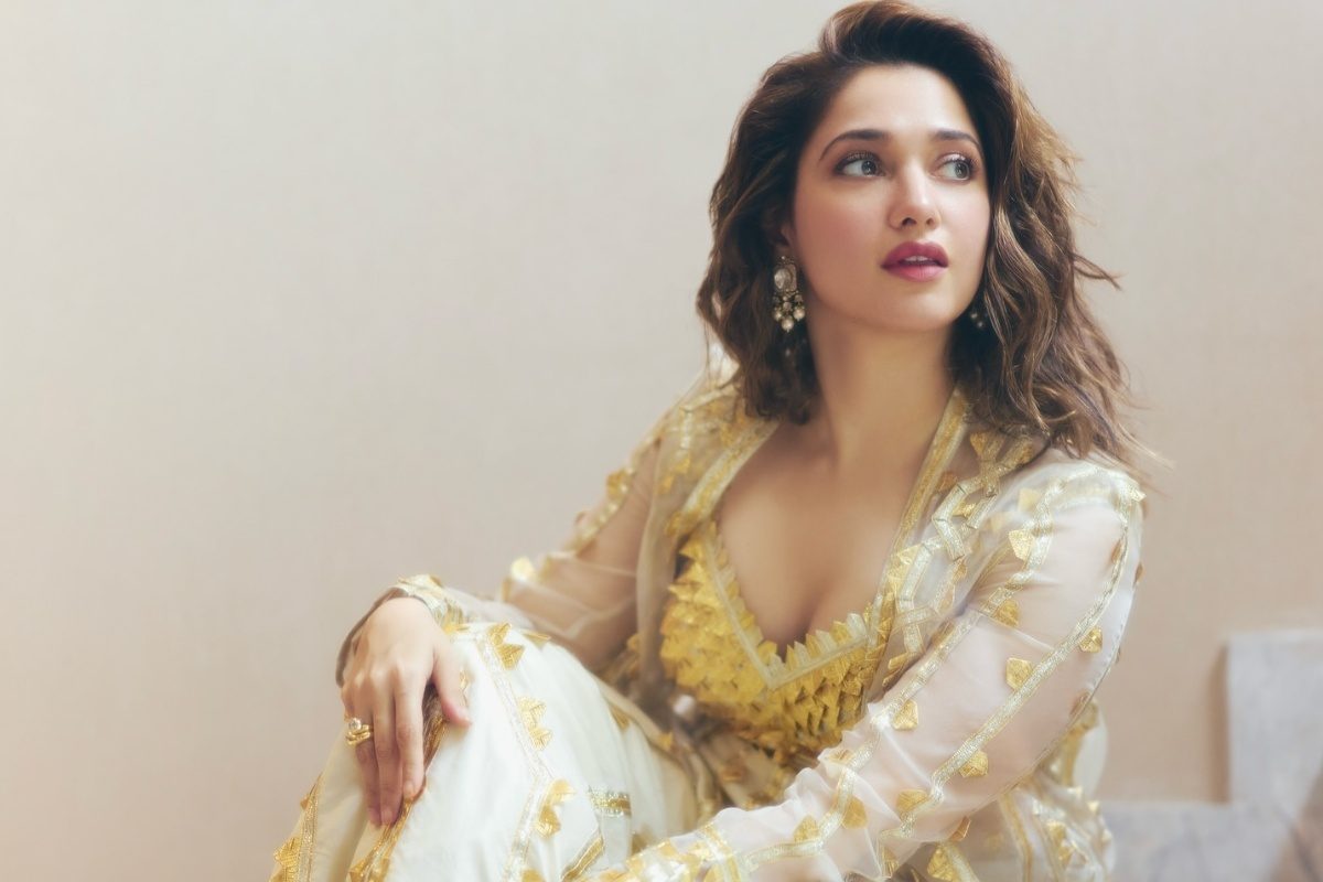 Tamannaah: అనార్కలి సూట్‌లో గోల్డెన్ గర్ల్‌గా మెరిసిన తమన్నా.. పిక్స్ వైరల్..!