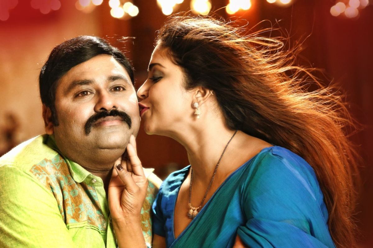 Erra Cheera: "ఎర్రచీర - ది బిగినింగ్" నుంచి 'తొలి తొలి ముద్దు' సాంగ్ రిలీజ్...!