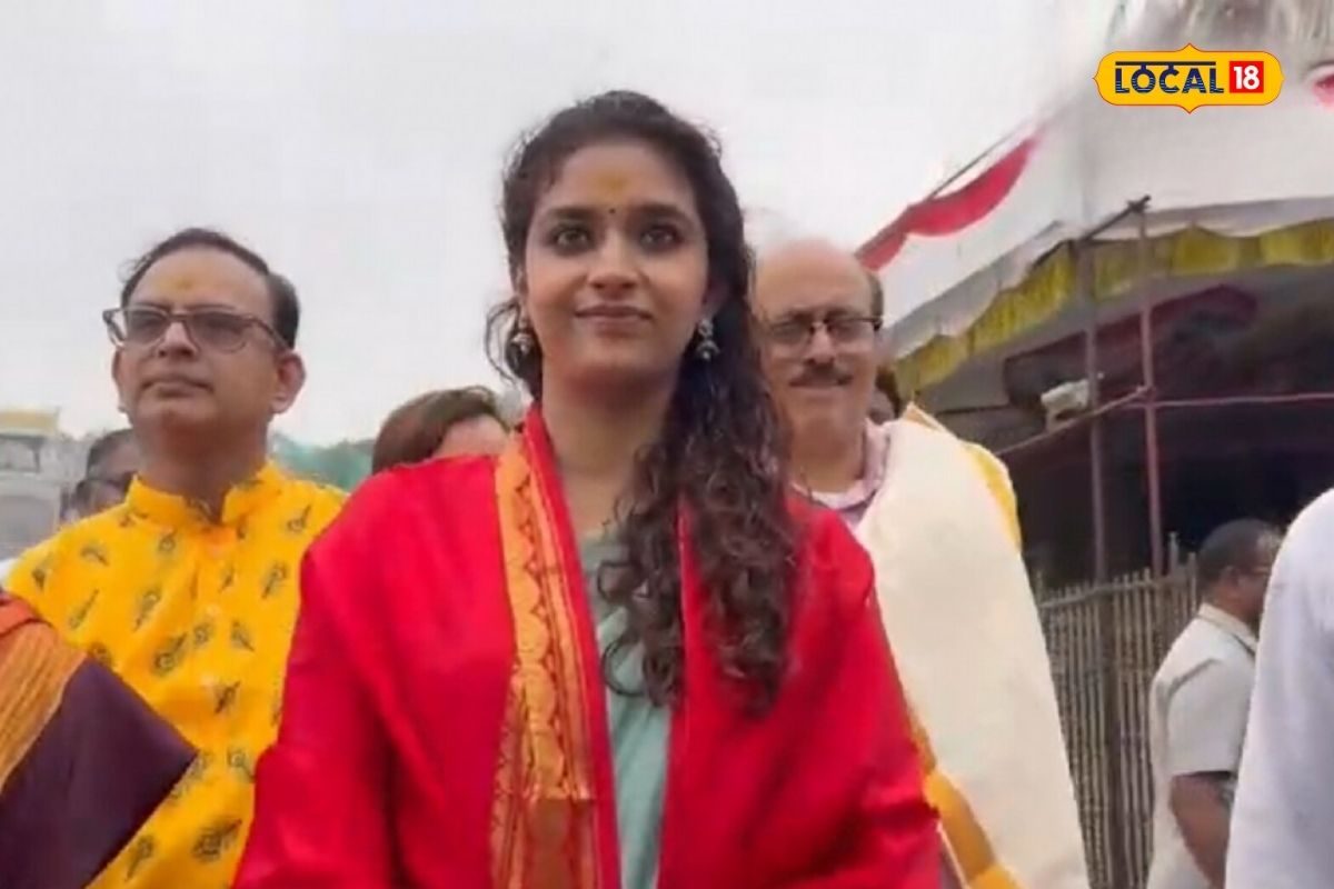 తిరుమలలో తళుక్కుమన్న కీర్తి సురేష్.. పెళ్లి ఎప్పుడో, ఎక్కడో చెప్పేసిన బ్యూటీ!