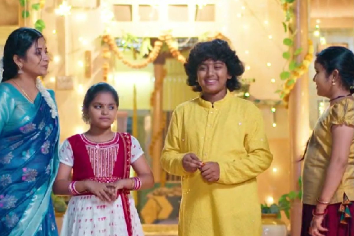 అది వాళ్ళ అమ్మ కలిసి మన కొంపనే తగలెట్టారులే.. చిన్ని, కావేరిలపై నోటికి వచ్చినట్టు మాట్లాడి