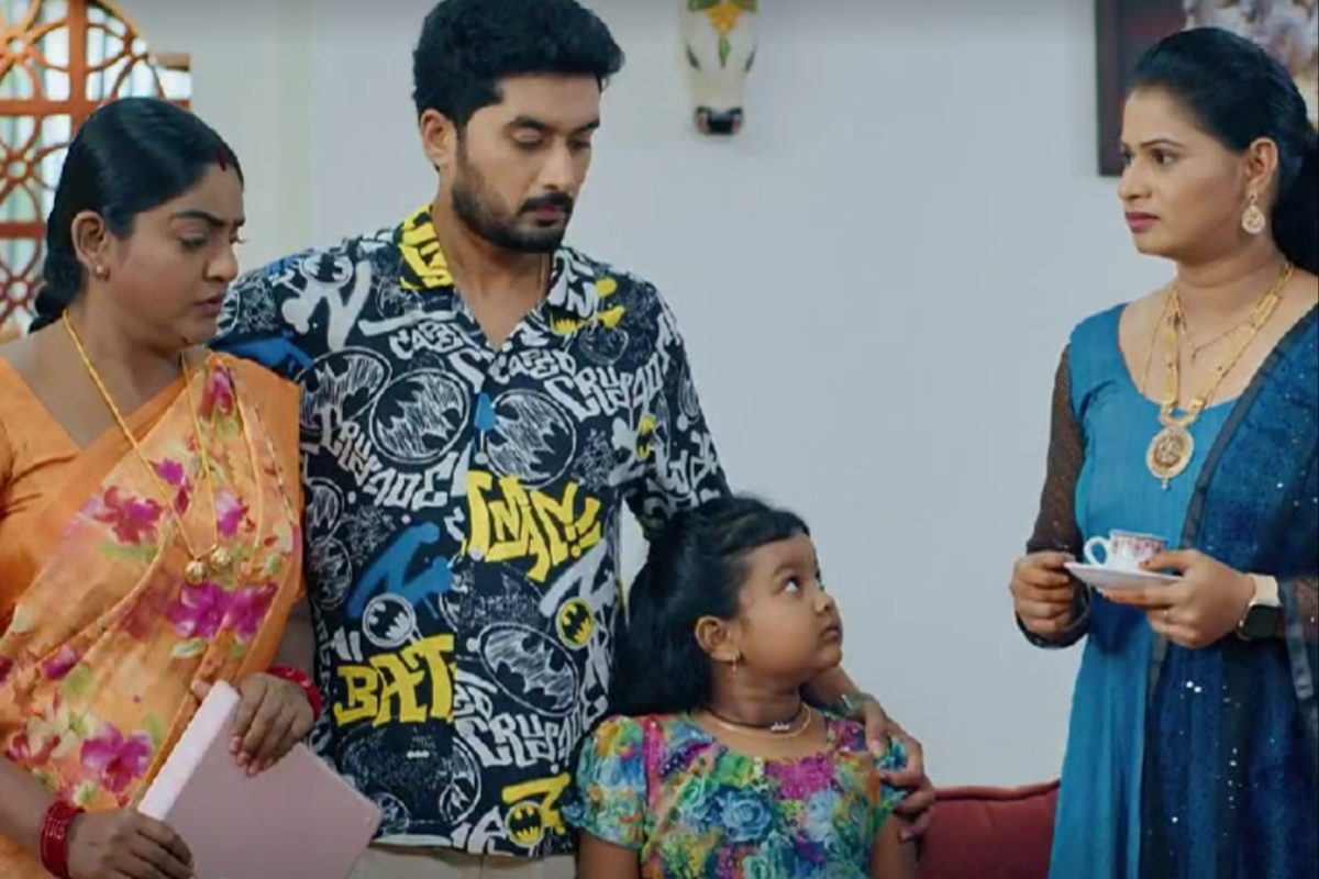 దీపను పనిమనిషి అంటూ అవమానం.. పారిజాతం కు లెఫ్ట్ రైట్ ఇచ్చిన స్వప్న!