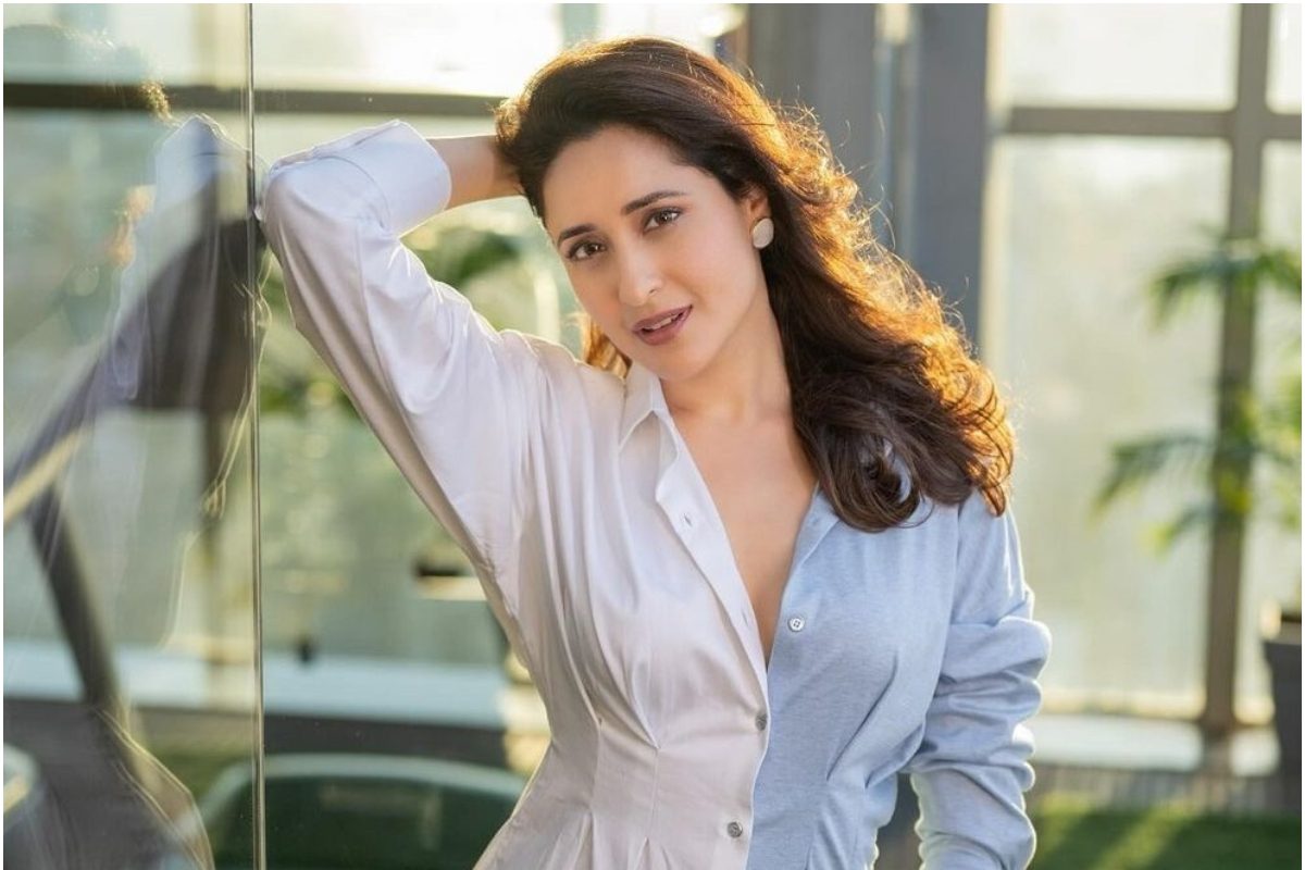 సింగిల్‌గానే ఉన్నా.. ఆ క్రికెటర్‌తో డేటింగ్‌కు రెడీ అంటున్న ప్రగ్యా జైస్వాల్..!