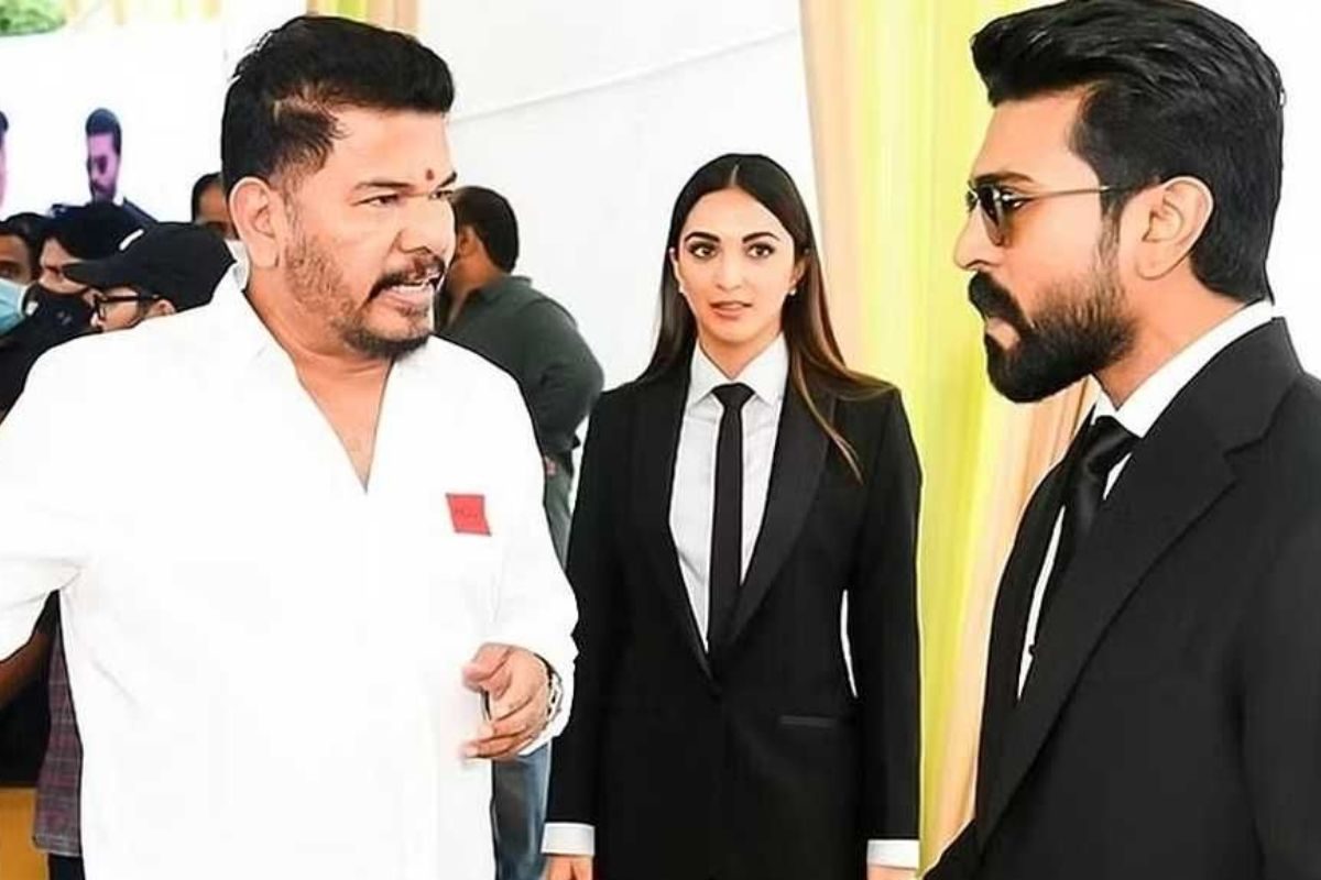 డైరెక్టర్ శంకర్‌కు బొక్క పెట్టేసిన రామ్ చరణ్.. మెగా లీక్స్ అయ్యా బాబు.. ఇలాగే ఉంటాది మరీ!