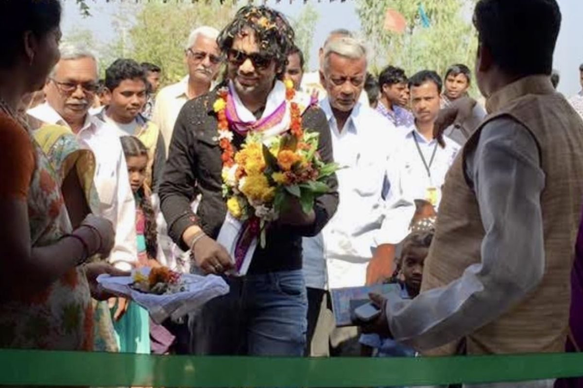 నటుడు ఆదిత్య ఓం గొప్పతనం... గిరిజన గ్రామాలకు నీటి సమస్య పరిష్కరించేందుకు ముందుకు..!