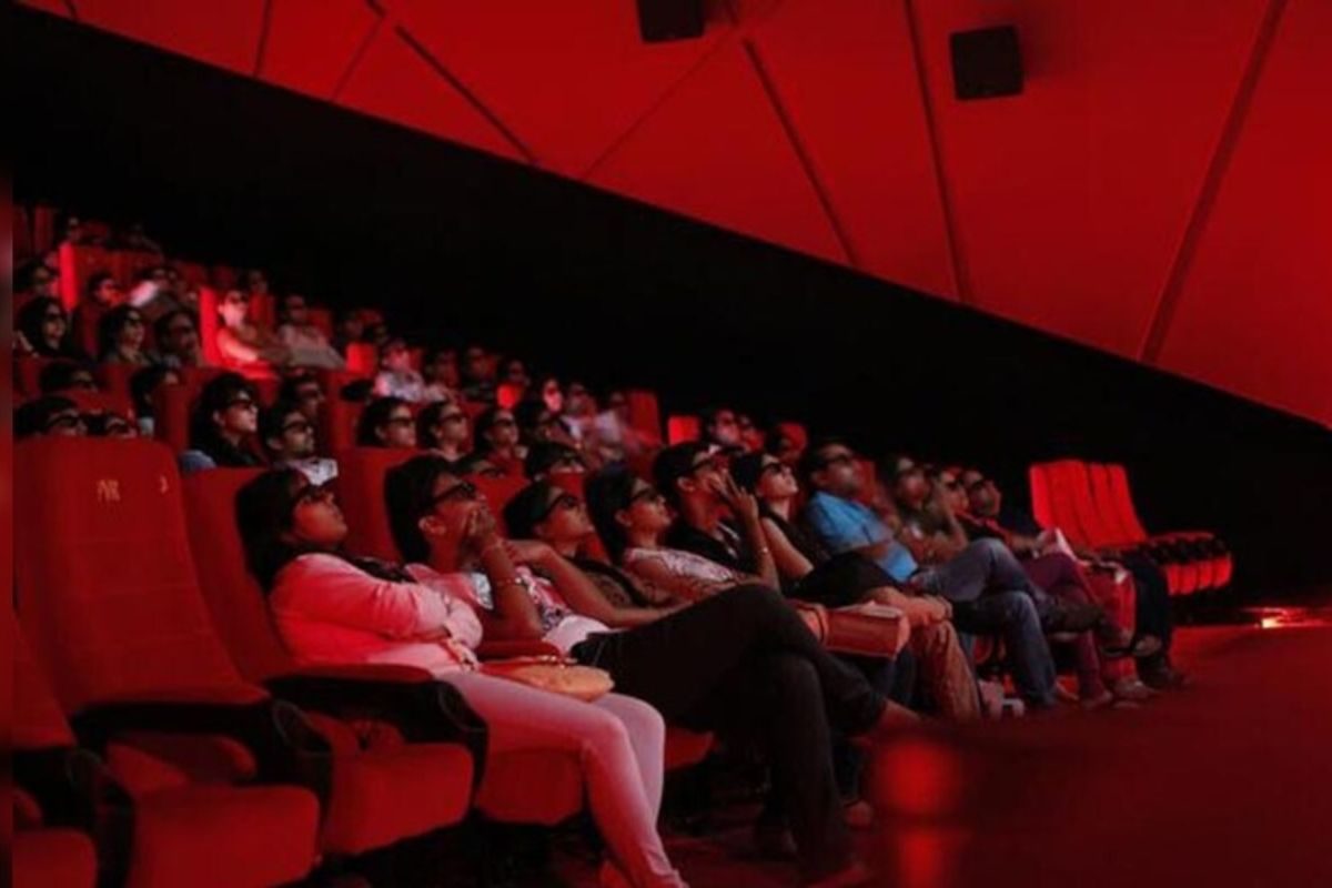 Pushpa 2 :పుష్ప 2 టికెట్ కొంటే మ‌రో సినిమా.. బ‌న్నీ ఫ్యాన్స్ ఫైర్‌.. ఎక్క‌డంటే