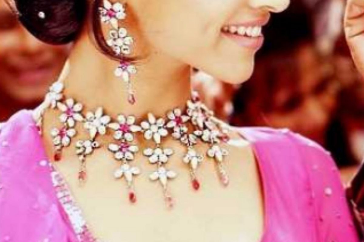 ఆ హీరోయిన్ ఆస్తులు రూ.500 కోట్లు.. భ‌ర్త కంటే ఎక్కువ సంపాద‌న‌.. ఎవ‌రా బ్యూటీ !