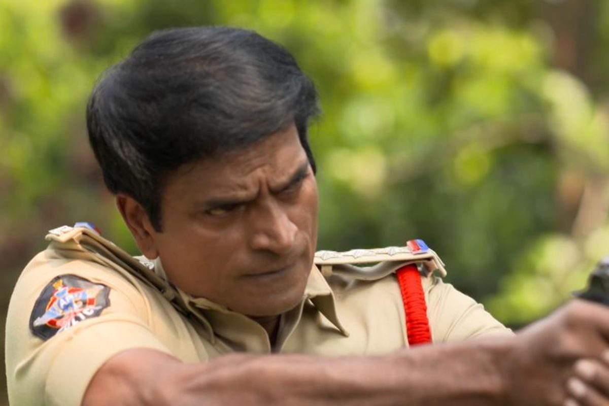 రూటు మార్చిన రవిబాబు.. ఈ సారి హీరోగా 'షూటర్' మూవీ.. రిలీజ్ డేట్ కూడా వచ్చేసింది మామ!