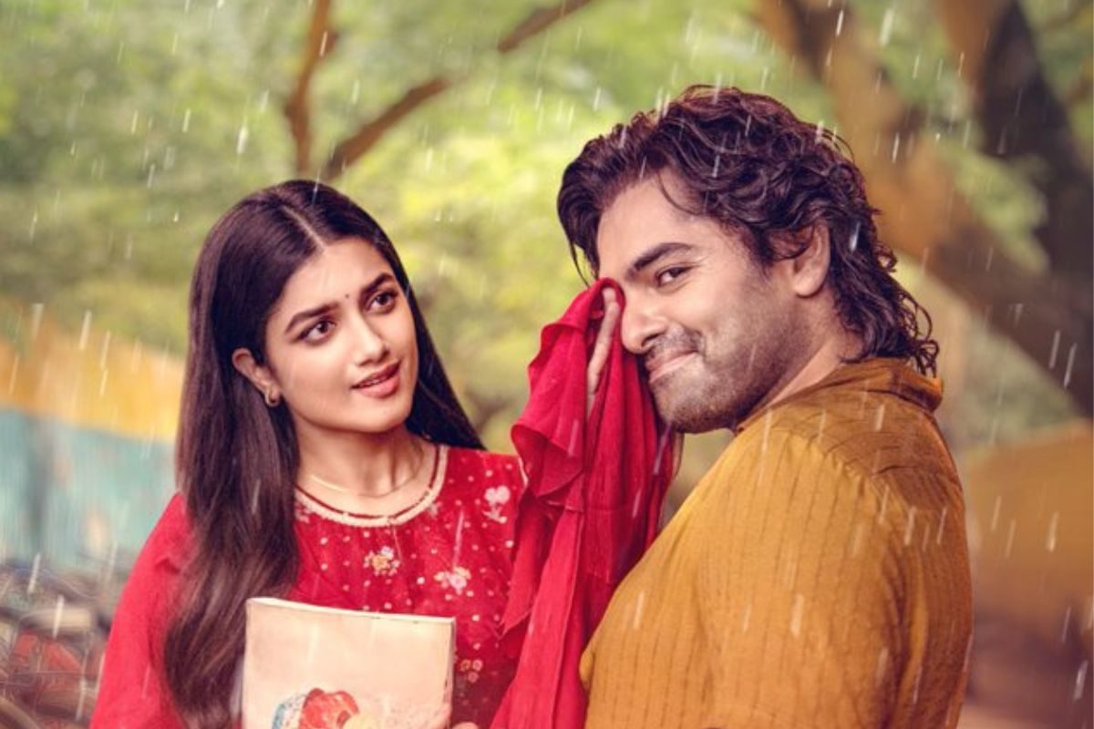 RAPO22: హీరో రామ్, భాగ్యశ్రీ కొత్త మూవీ ఫస్ట్ లుక్ రీలిజ్.. పిచ్చ క్యూట్‌గా హీరోయిన్