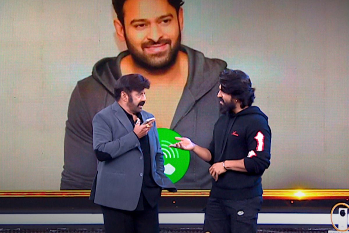 'ఓయ్ డార్లింగూ'... రామ్ చరణ్, ప్రభాస్ ఫోన్ కాల్ నెక్స్ట్ లెవల్ అంతే..!