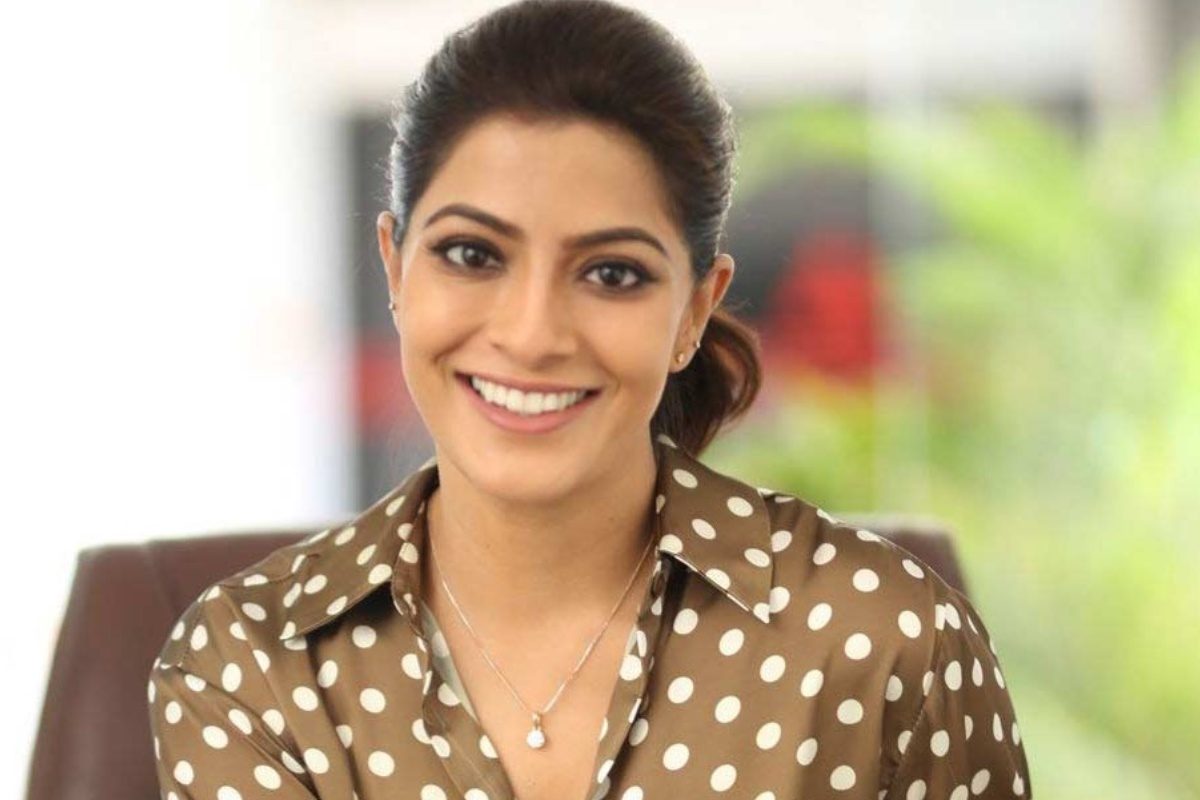 Varalakshmi Sarathkumar: హీరోయిన్ వరలక్ష్మీ శరత్ కుమార్‌కి మరో క్రేజీ ఆఫర్..!