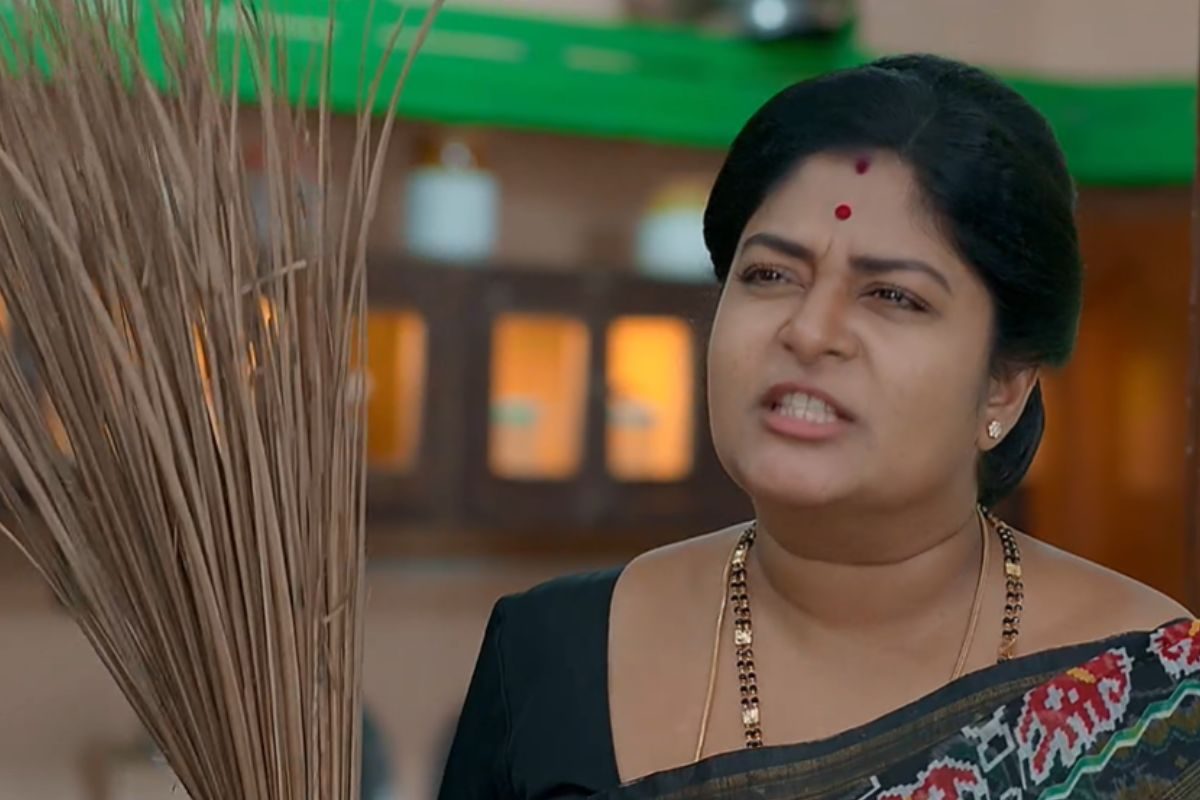 కోమా నుంచి బయటకొచ్చిన ముసలి తాత.. పోలీసైన అప్పు.. చీపురు తిరగేసిన కనకం!