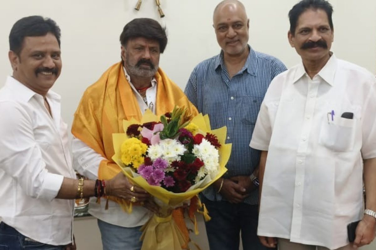 పద్మభూషణ్ నందమూరి బాలకృష్ణ సత్కరించిన తెలుగు చలనచిత్ర పరిశ్రమ ప్రముఖులు