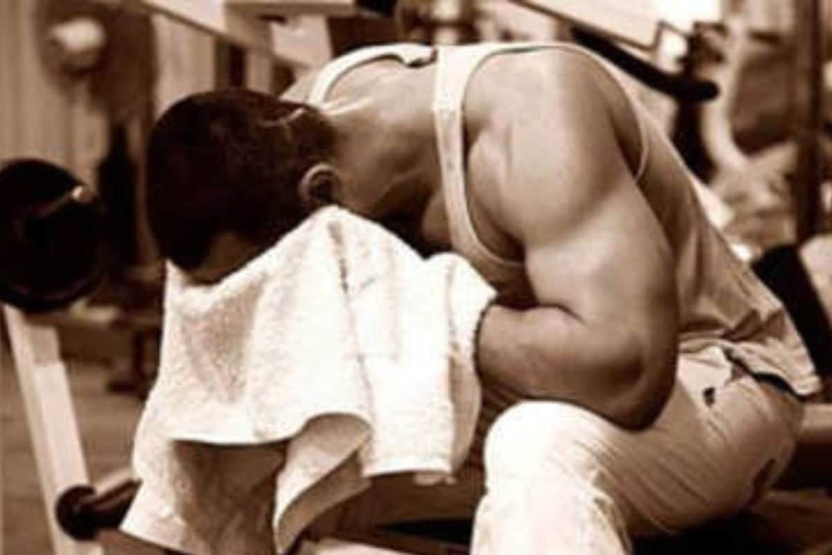 భార్య విడాకులతో డిప్రెషన్‌కు వెళ్లిన స్టార్ హీరో.. రోజుకొక ఫుల్ బాటిల్ తాగుతూ..!