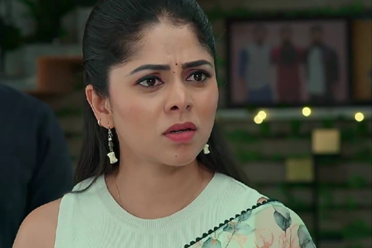 రాజ్ చచ్చిపోయాడు.. శరీరాన్ని అడవి మృగాలు తినేసాయి అంటూ రెచ్చిపోయిన రుద్రాణి.. చెంప పగలగొట్