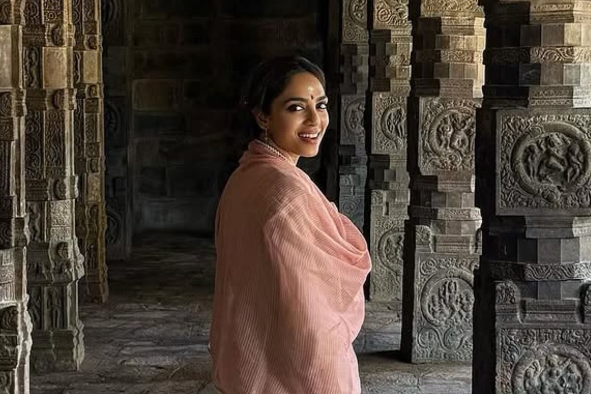 తమిళనాడులో అక్కినేని కోడలు.. ట్రెడిషనల్ లుక్‌లో శోభిత ధూళిపాళ అదరహో!