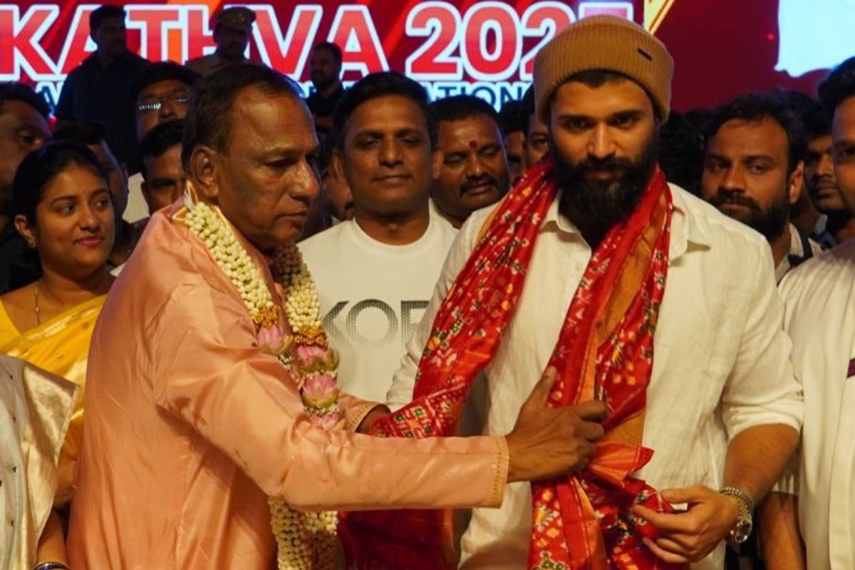 Vijay Devarakonda: విశ్వవిద్యాపీఠ్ వార్షిక వేడుకలకు గెస్ట్‌గా విజయ్ దేవరకొండ.. !