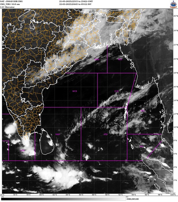  శాటిలైట్ అంచనాల ప్రకారం చూస్తే.. ఈ శనివారం (22-3-2025) నాడు.. ఉదయం నుంచి మధ్యాహ్నం వరకూ తెలుగు రాష్ట్రాల్లో వానలు పెద్దగా పడవు. కానీ మధ్యాహ్నం తర్వాత మొదలవుతాయి. ముందుగా రాయలసీమ, కోస్తాలో వానలు మొదలై.. అలా అలా పెరుగుతూ.. సాయంత్రానికి హైదరాబాద్, ఉత్తర తెలంగాణలో కూడా కురుస్తాయి. రాత్రి 8 తర్వాత వర్షాలు తగ్గే అవకాశాలు ఉన్నాయి. ఇవాళ కురిసే వర్షాలు తేలికపాటి నుంచి మోస్తరుగా ఉంటాయి.