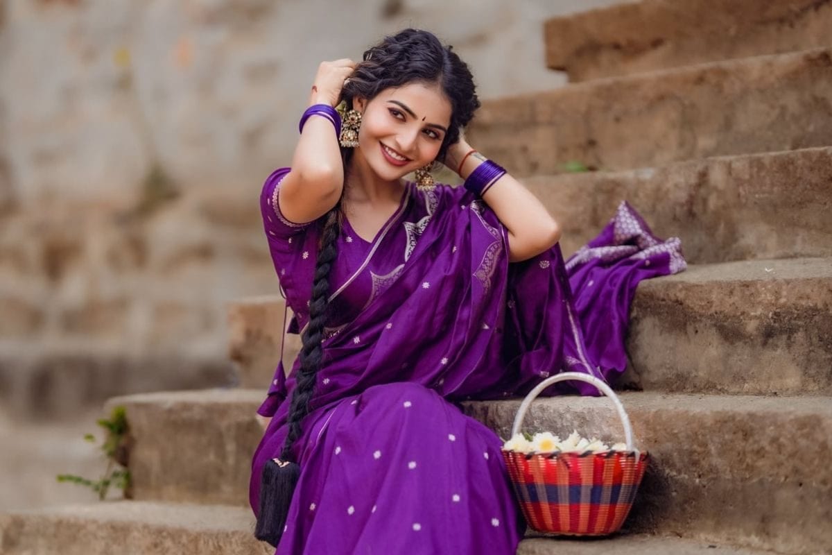 హిందీలోకి తెలుగు భామ ఎంట్రీ.. అది కూడా లేడీ ఓరియెంటెడ్ మూవీ.. 'వకీల్ సాబ్' బ్యూటీకి..!