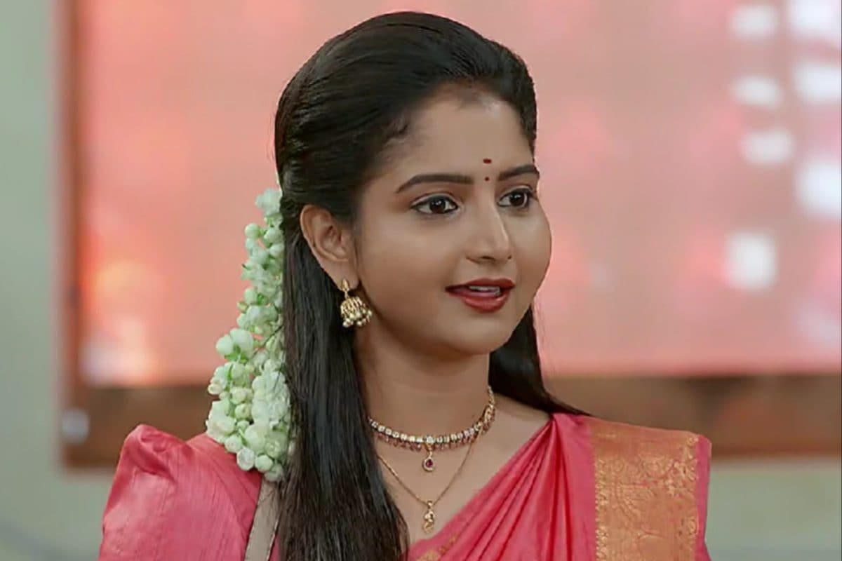 మల్లెపూలు పెట్టుకొని రెడీ అయినా కావ్య.. మొగుడు చచ్చాకా ఎవడి కోసం ఇలా అంటూ రెచ్చిపోయిన రుద్
