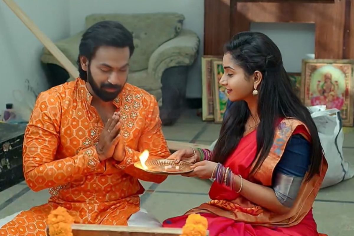 అబ్బా రాజ్ ఏం తెలివి బాబు నీది.. స్టోర్ రూమ్‌లో భార్యతో కళ్యాణం.. మాములోడివి కాదు గురూ!