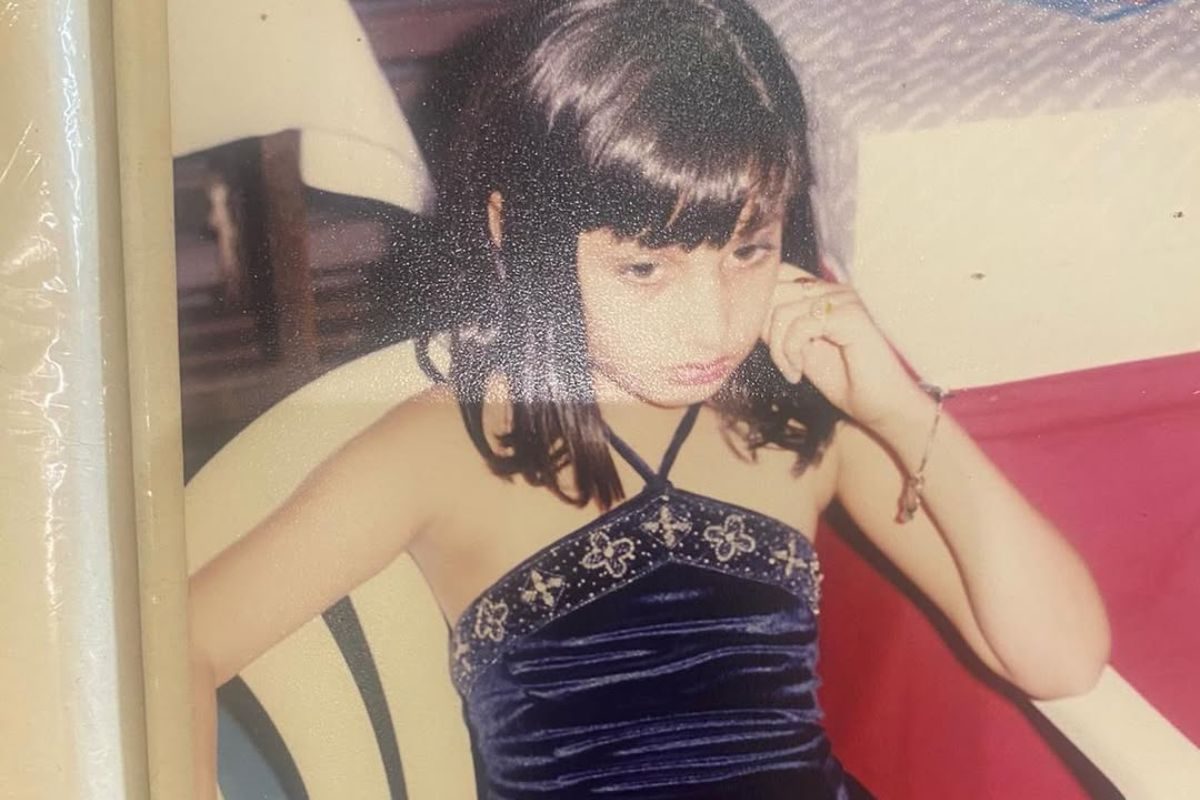 Heroine: ముద్దుముద్దుగా ఉన్న ఈ చిన్నారి ఇప్పుడు స్టార్ హీరోయిన్.. తండ్రీకొడుకులతో రొమాన్స్