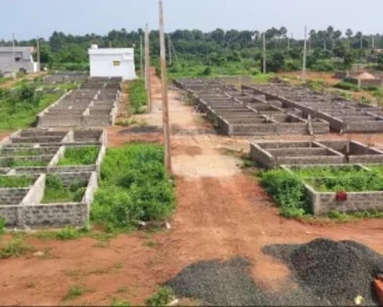  housing.ap.gov.in వెబ్‌సైట్‌లో ప్రభుత్వం నిరంతరం మార్పులు చేస్తోంది. మీకు ఏదైనా అసౌకర్యం కలిగితే.. స్థానిక మున్సిపల్ కార్యాలయం లేదా హౌసింగ్ డిపార్ట్‌మెంట్‌ను సంప్రదించి, రిజిస్ట్రేషన్ చేయించుకునే ప్రక్రియ వివరాలు కోరవచ్చు. తద్వారా అధికారులే.. ఎలా దరఖాస్తు చేసుకోవాలో చూపిస్తారు. అప్పుడు ఏదైనా సమస్య వస్తే, అధికారులు దగ్గరుండి సమస్యలను పరిష్కరిస్తారు. అలాగే.. 08663501300 ఈ టోల్ ఫ్రీ నంబర్‌కి కాల్ చేసి కూడా వివరాలు తెలుసుకోవచ్చు.