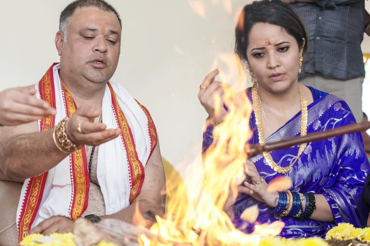 Anasuya Bharadwaj: అనసూయ కొత్తింట్లో దేవుడు ప్రత్యక్షం.. షాకింగ్ ఫోటో బయటపెట్టిన యాంకర్