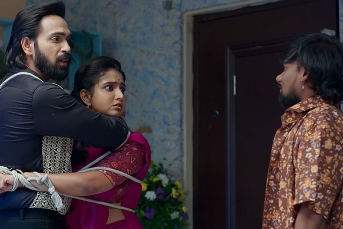 ఈ ఛార్లెస్ దొంగ ఏంట్రా బాబు, పోలీస్ ఇంటికే వచ్చి ఇంత బిల్డప్.. పాపం పోలీస్!