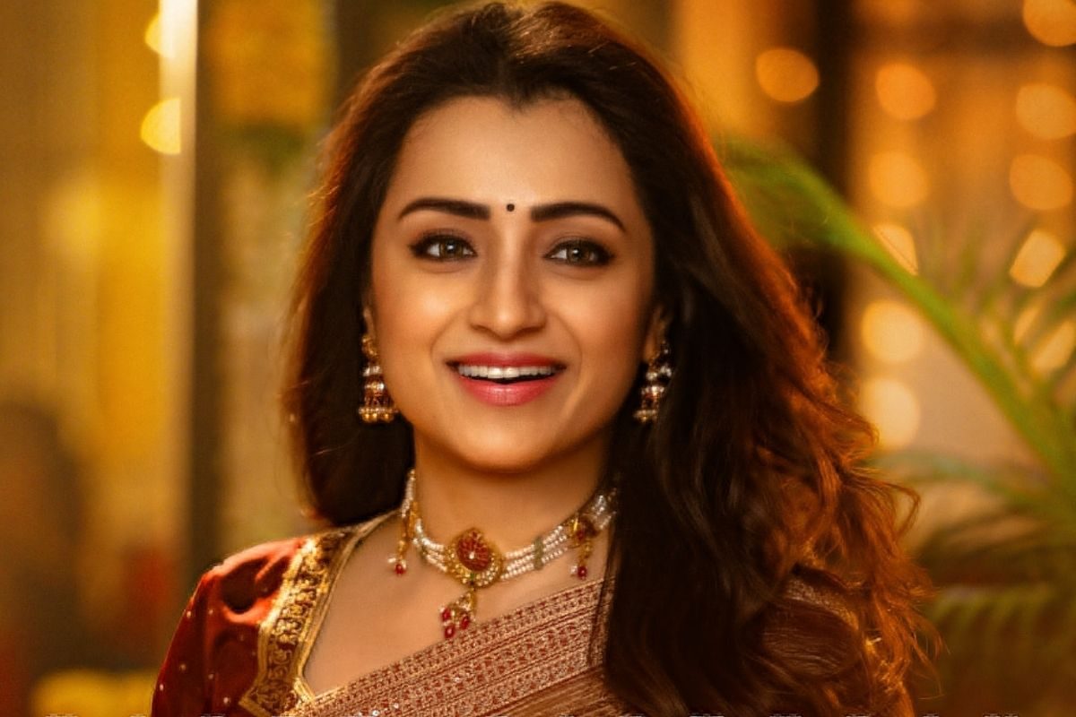 'విశ్వంభర' మూవీ స్పెషల్ పోస్టర్ రిలీజ్.. ఆ అందం ఏంటీ త్రిష మేడం! అసలు మీ ఏజ్ గుర్తుందా?